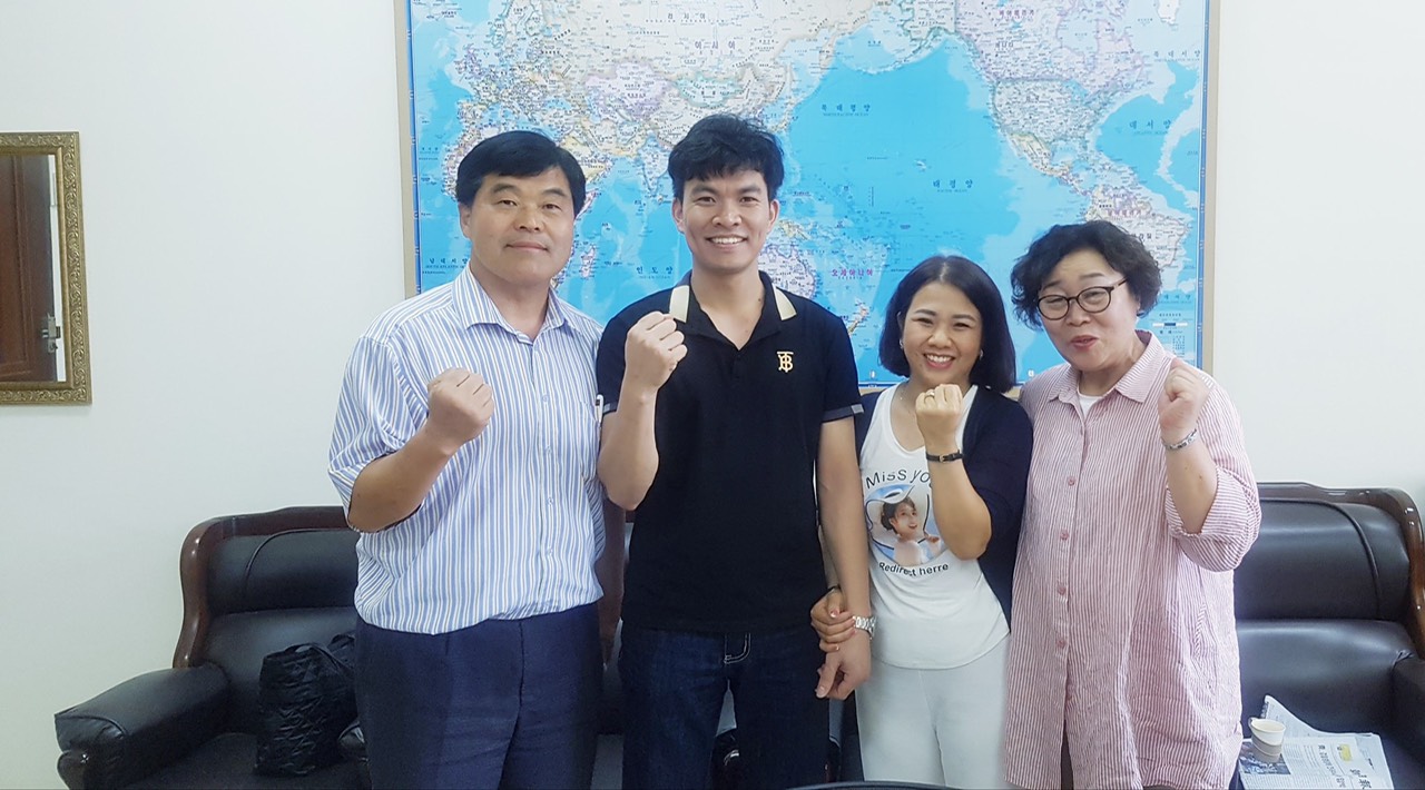 Học phí và chính sách học bổng tại trường Đại học Sunmoon 3 Hình ảnh Cty du học toàn cầu PT SUN làm việc cùng thầy 하채수 viện trưởng khoa ngôn ngữ trường Sunmoon