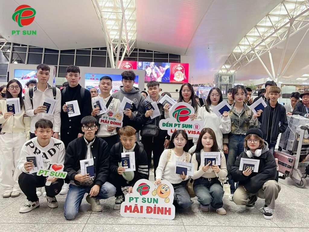 Hành Lý Du Học Hàn Quốc Cần Chuẩn Bị Gì? Hành Trang Cho Du Học Sinh Việt Nam 2 tiễn bay