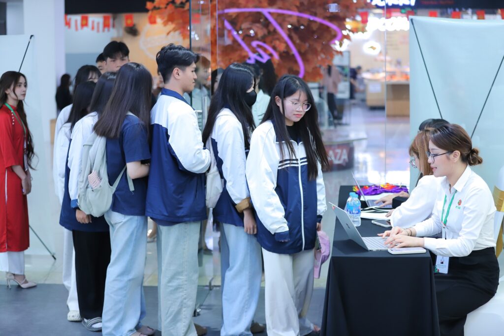 Recap Sự Kiện PT SUN GLOBAL DAY 2025 - Bùng Nổ Cơ Hội Du Học Hàn – Đài – Đức 3 tư vấn du học Hàn Quốc