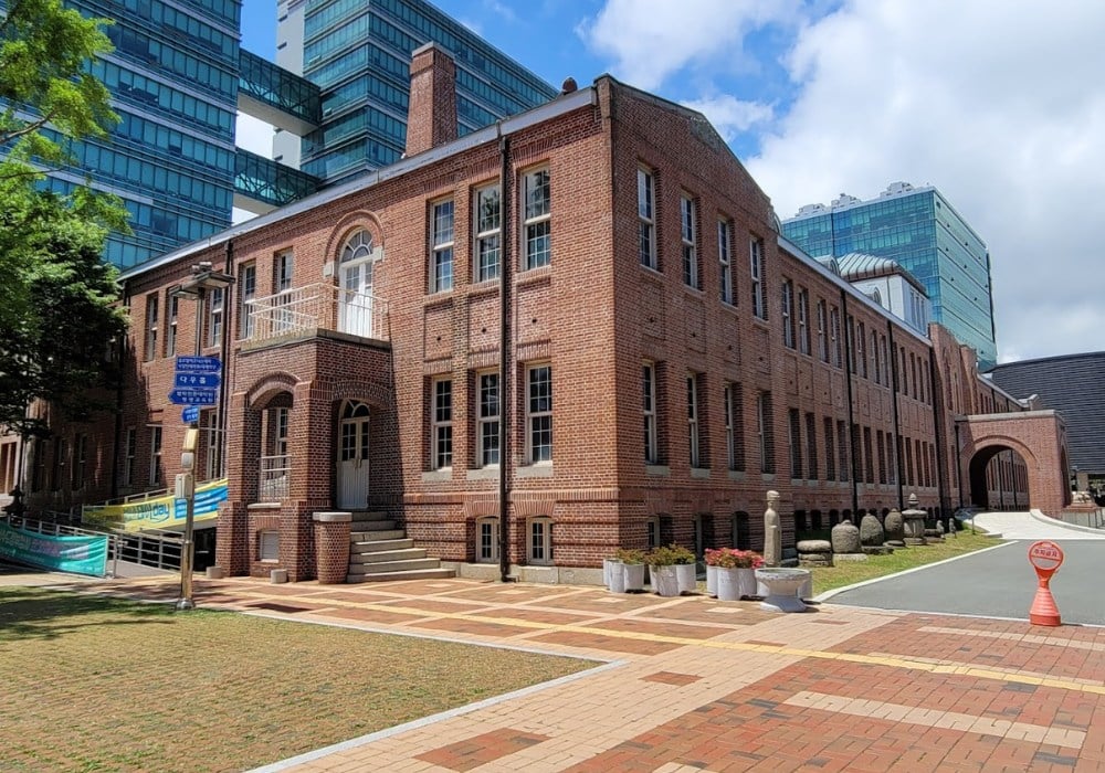 Trường Đại học Dong A (동아대학교) Đại học tư thục danh tiếng nhất tại thành phố Busan 1 Đại học Dong A