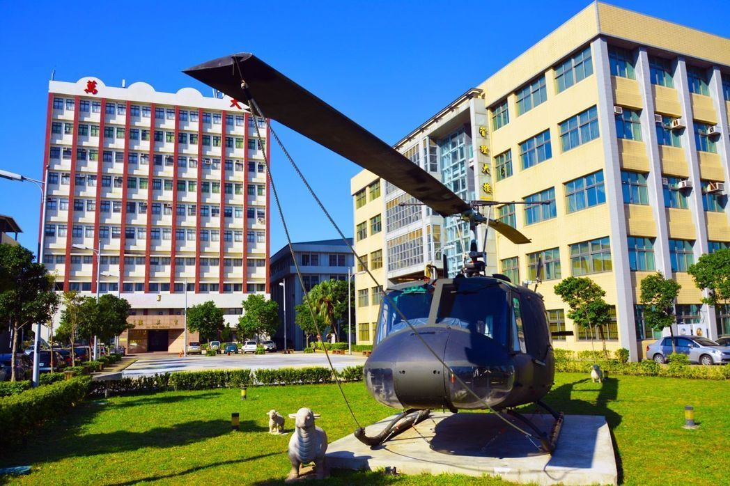 Đại học Vạn Năng (Vanung University – VNU) – Viện đào tạo Du lịch và Khách sạn số 1 2 Khuôn viên trường Đại học Vạn Năng