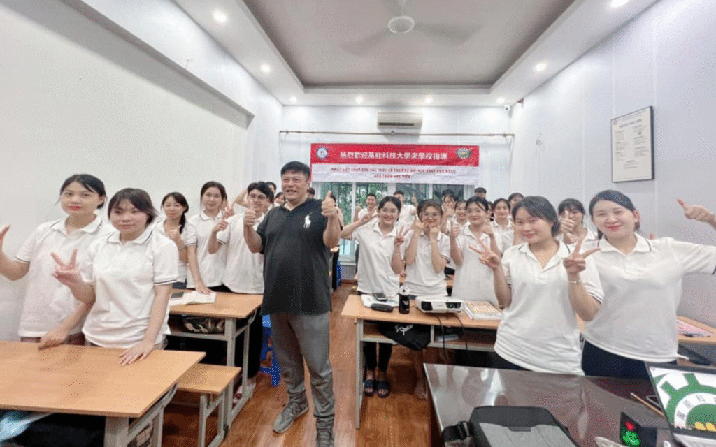 Đại học Vạn Năng (Vanung University – VNU) – Viện đào tạo Du lịch và Khách sạn số 1 3 sinh viên Đại học Vạn Năng