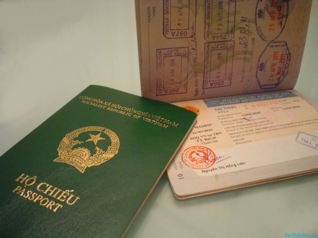 Visa Du Học Đài Loan Là Visa gì? Các Loại Visa Tại Đài Loan 2 Hộ chiếu