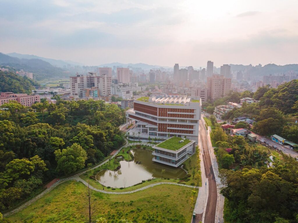 Top 50 Trường Đại Học và Cao Đẳng Hàng Đầu Đài Loan 2025 4 National Chengchi University