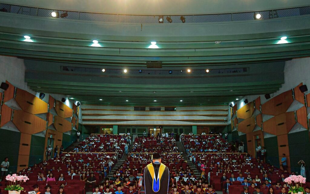 Review Đại học Konkuk (Konkuk University) - Nôi Đào Tạo các Idol Hàn Quốc 5 Lễ tốt nghiệp Đại học Konkuk