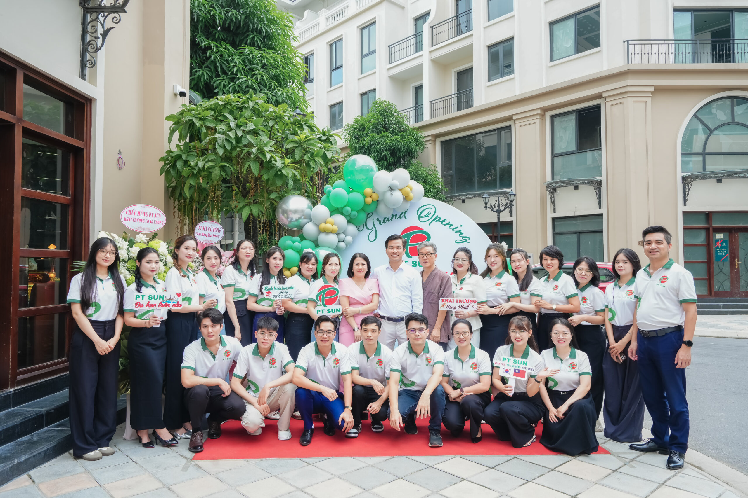 Hình ảnh buổi lễ Khai trương diễn ra thành công tốt đẹp.