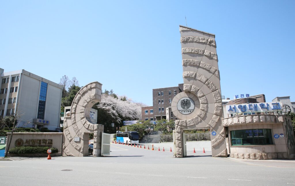 Review Đại học Seoyeong (Seoyeong University – 서영대학교) 1 cổng trường Đại học Seoyeong
