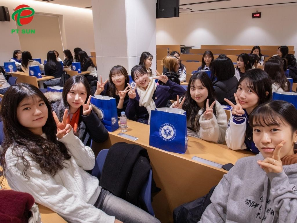 Đại Học Nữ Sookmyung – Ngọn Cờ Tiên Phong Trong Giáo Dục Phụ Nữ Toàn Cầu 6 chào đón tân sinh viên