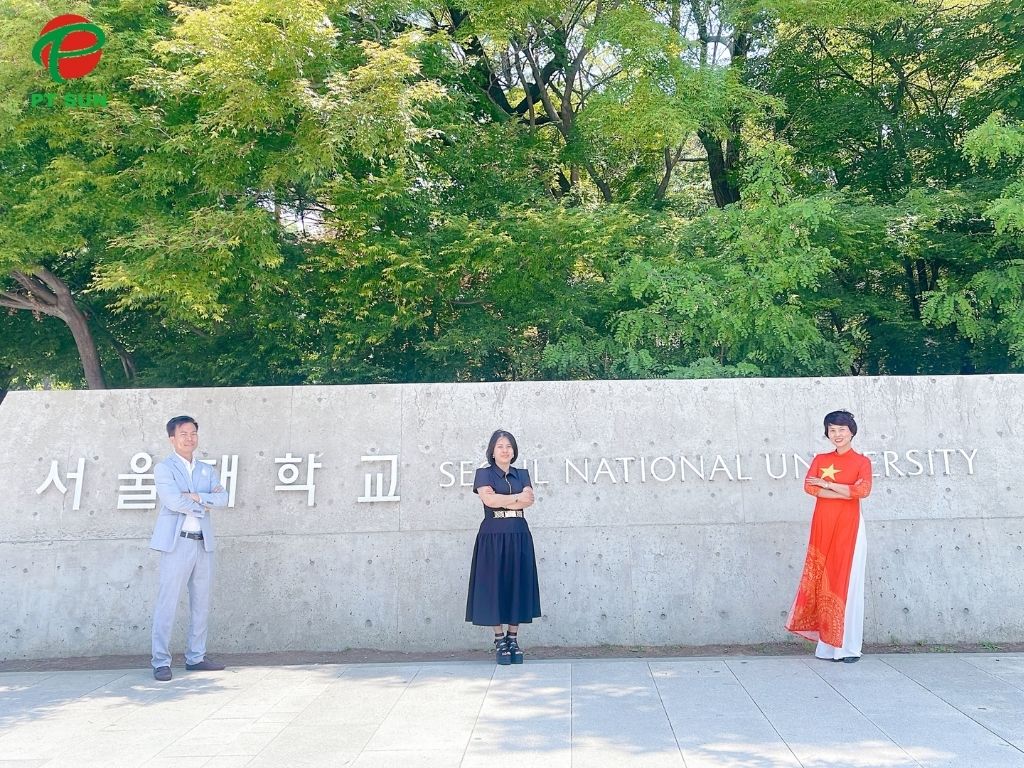 Cổng trường Đại học Quốc gia Seoul