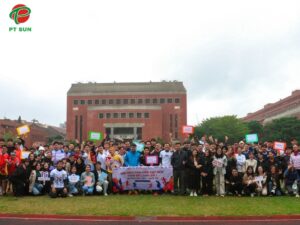 sinh viên Đại học Đức Minh