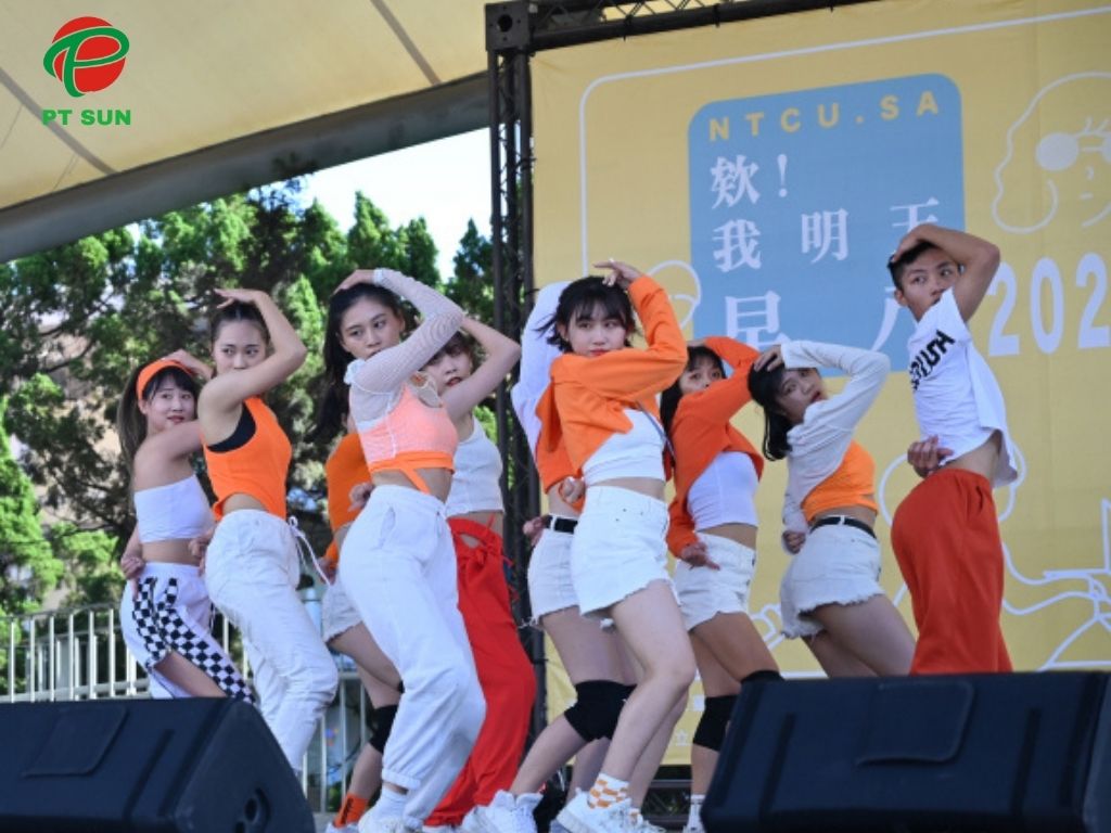 Biểu diễn nghệ thuật tại Đại học Sư Phạm Đài Trung