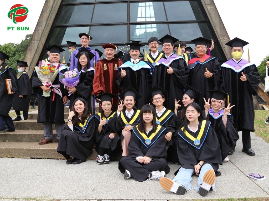 tốt nghiệp đại học Đông Hải