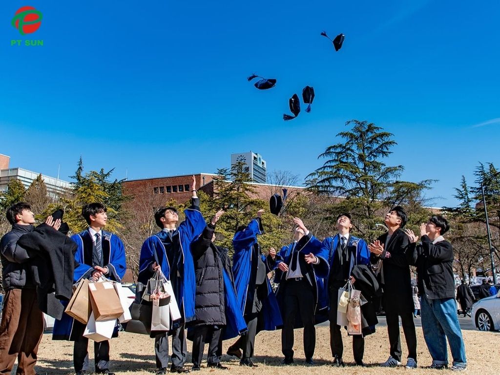 sinh viên tốt nghiệp đại học yeungnam