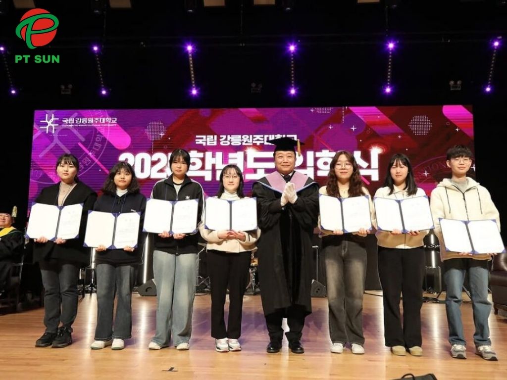 Học Phí Và Học Bổng Đại Học Quốc Gia Gangneung Wonju Năm 2025 5 lễ tốt nghiệp