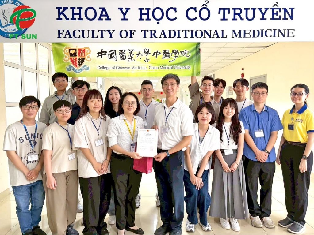 học phí học bổng Đại Học Y Dược Trung Hoa