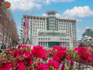 khuôn viên Đại học Kiện Hành