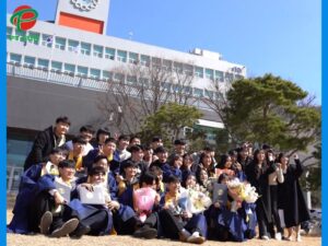 sinh viên tốt nghiệp Đại học Dong A