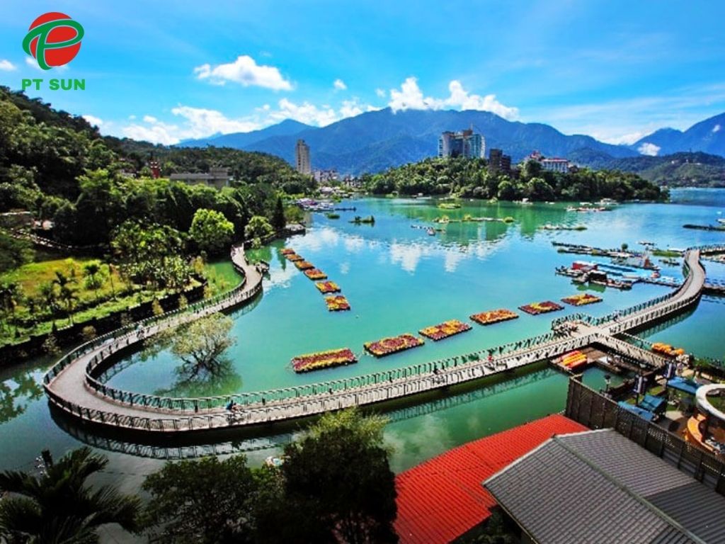 Những Điểm Đến Hấp Dẫn Khi Du Học Đài Loan: Top 5 Địa Điểm Nổi Tiếng Không Thể Bỏ Lỡ 3 Sun Moon Lake