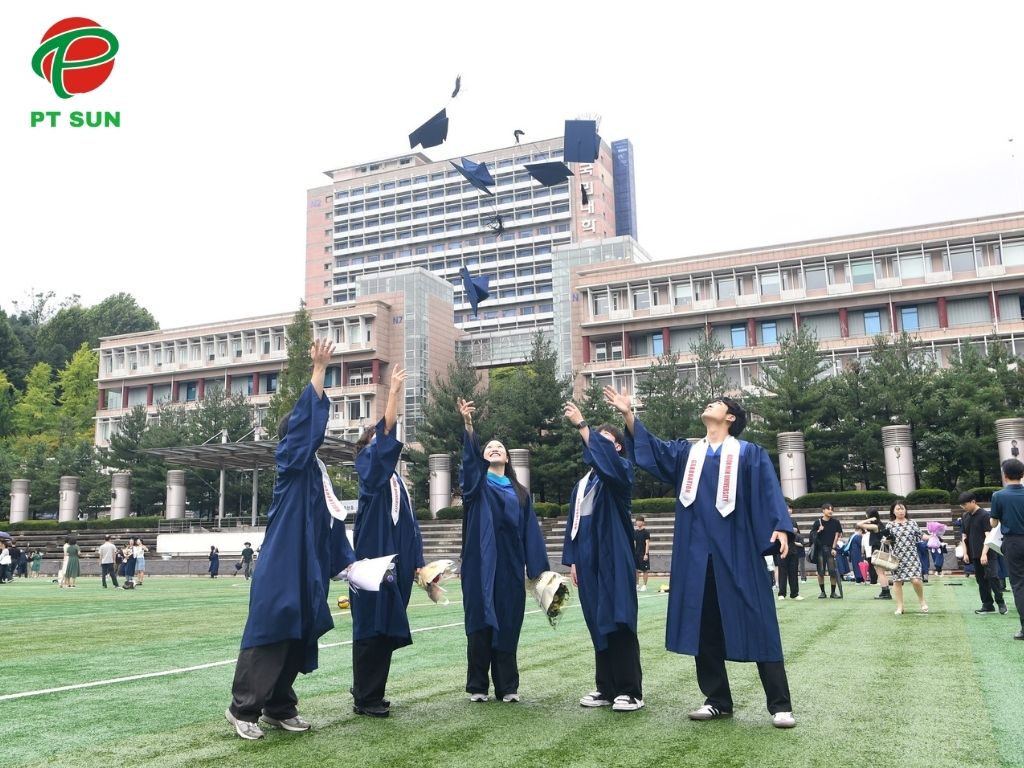 sinh viên tốt nghiệp Đại học Kookmin