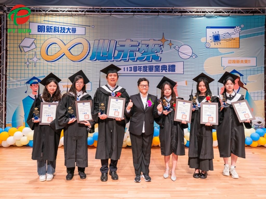 Sinh viên tốt nghiệp Đại học Minh Tân