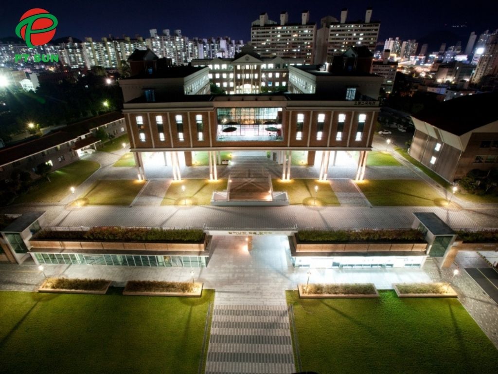 Đại học Nazanere