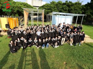 Sinh viên tốt nghiệp Đại học Trung Nguyên