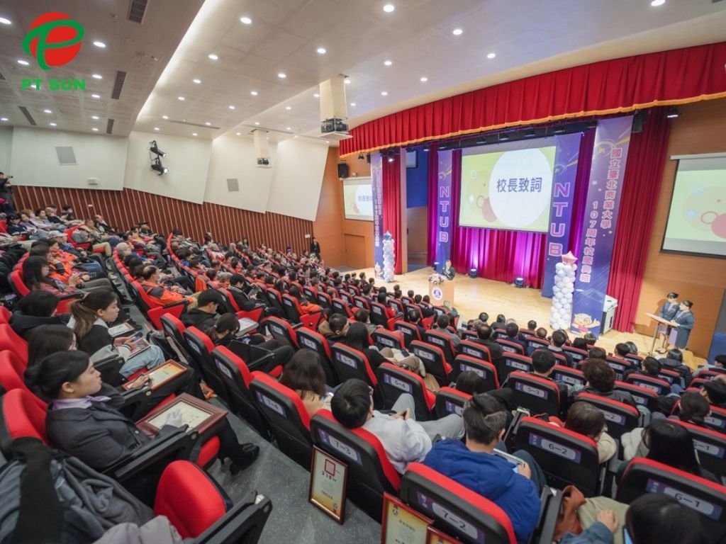 hội trường đại học