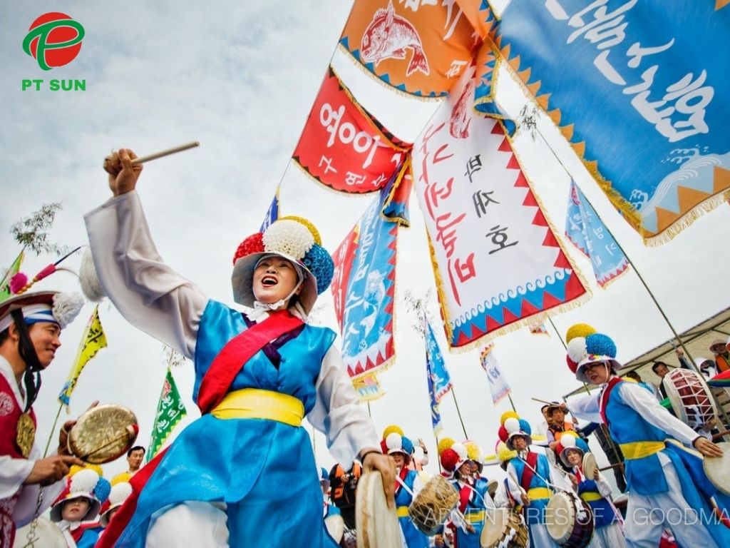 Múa truyền thống tết âm lịch