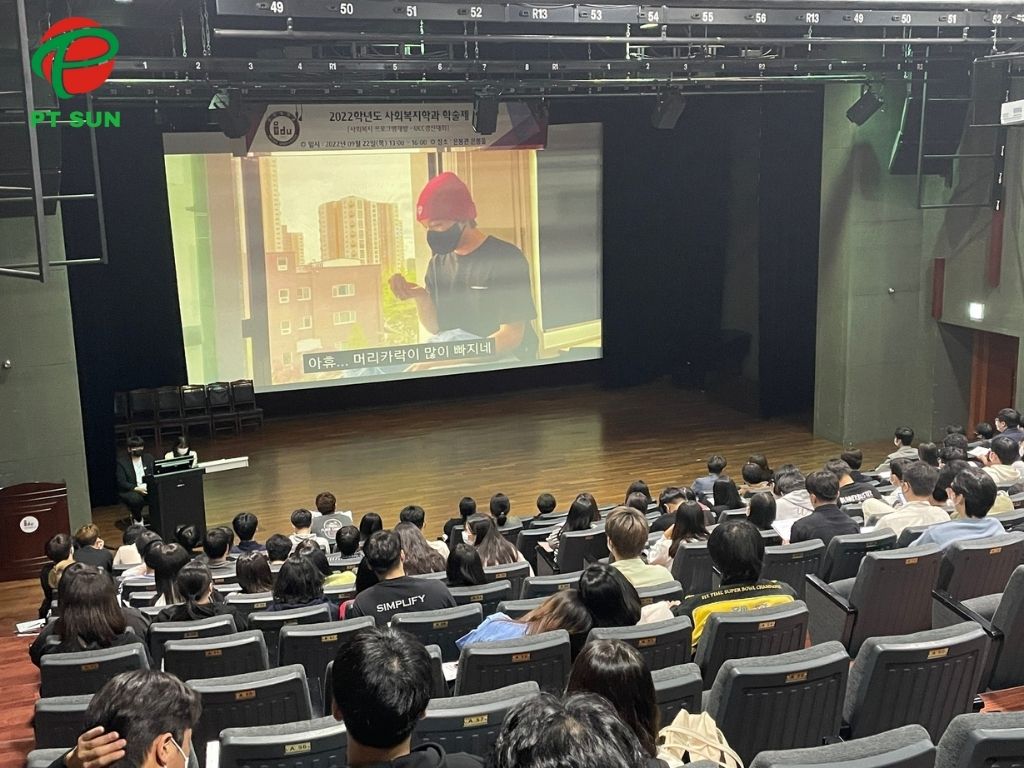 Hội trường Đại học induk