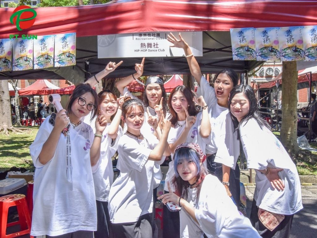 sinh viên Đại Học Sư Phạm Quốc Lập Đài Bắc