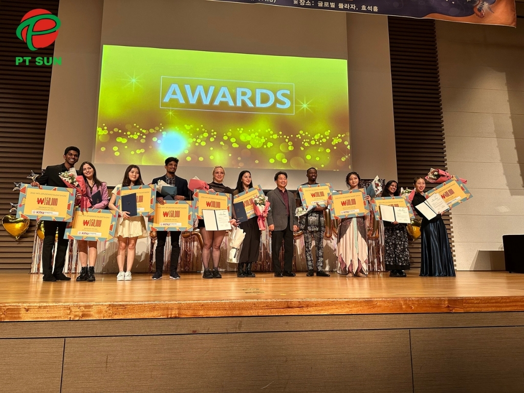 Sinh viên đại học Kyungpook