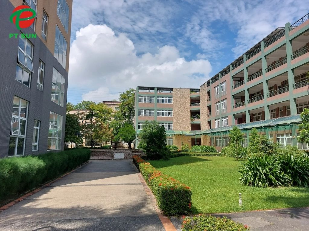 Khuôn viên Đại học Quốc Lập Gia Nghĩa