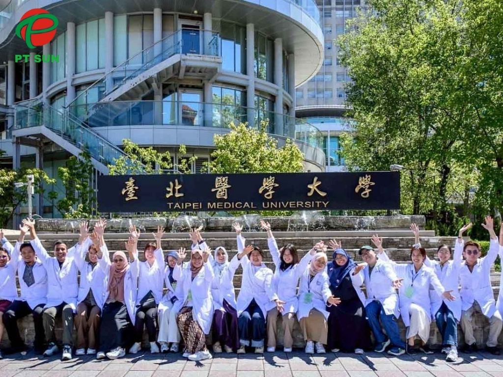 Đại học Y Khoa Đài Bắc (Taipei Medical University - TMU) 3 sinh viên Đại học Y Khoa Đài Bắc