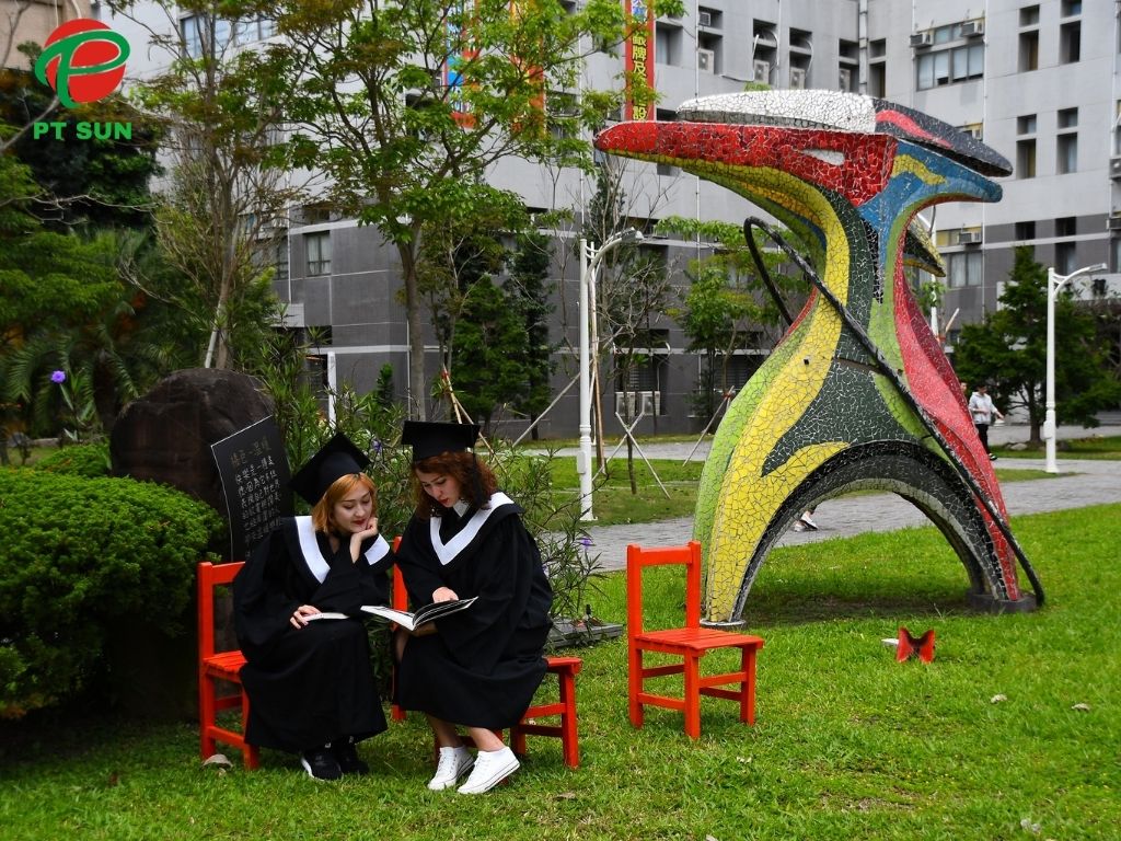 sinh viên tốt nghiệp