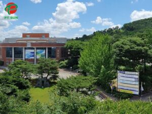 giảng đường đại học Hanshin